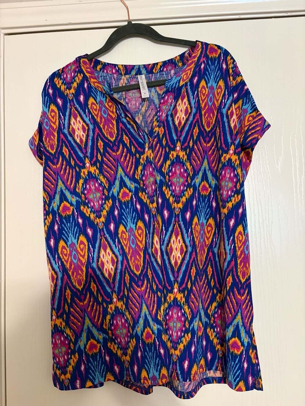 Dear Scarlett Lizzy Top Royal Multi Color Tribal V-Neck Short Sleeve XL